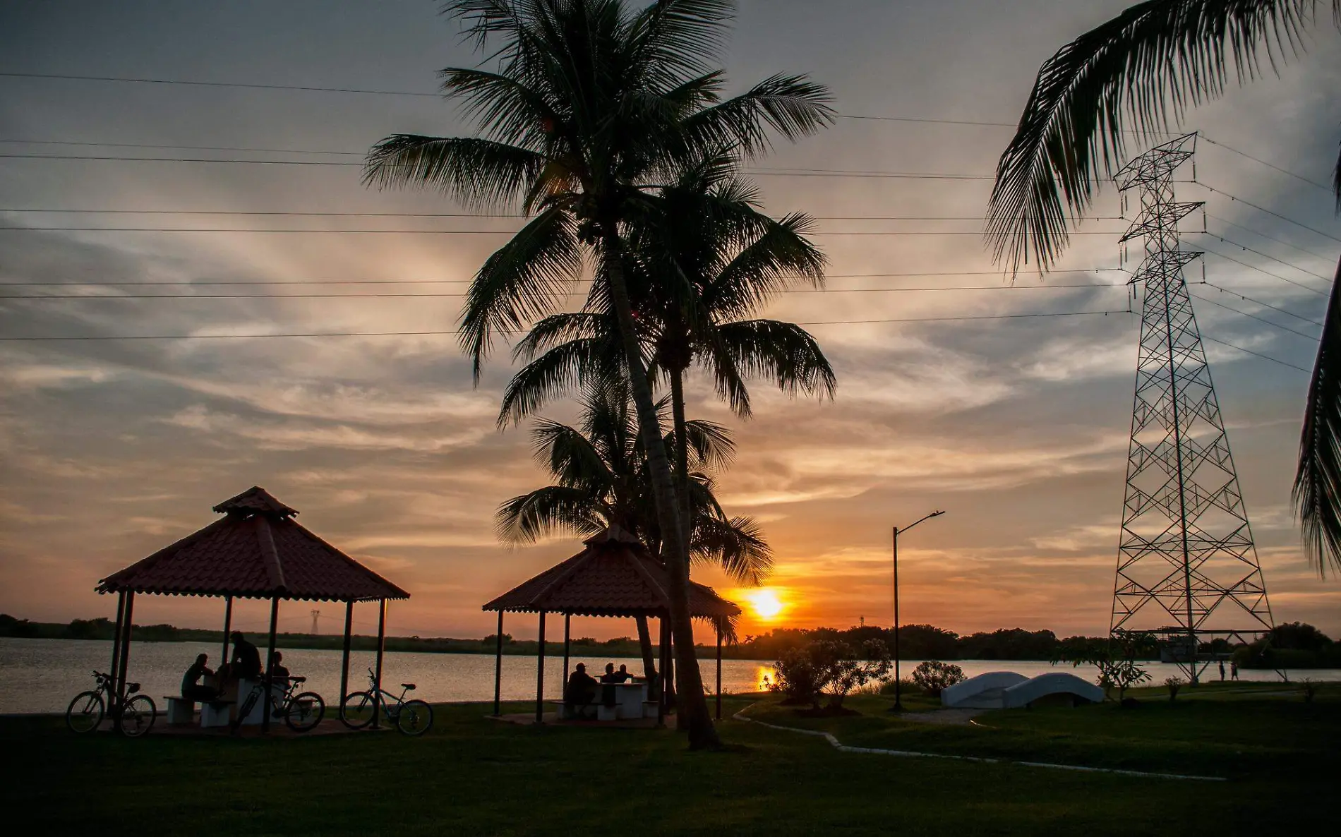 El Parque Fray Andrés de Olmos es el sitio ideal para mirar el cielo nocturno si lo que buscas ver son ovnis en Tampico Facebook @DirecciónDeTurismotampicoTam